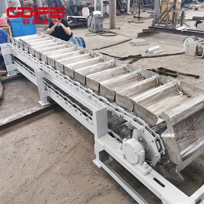 Zásterový vážiaci podávač